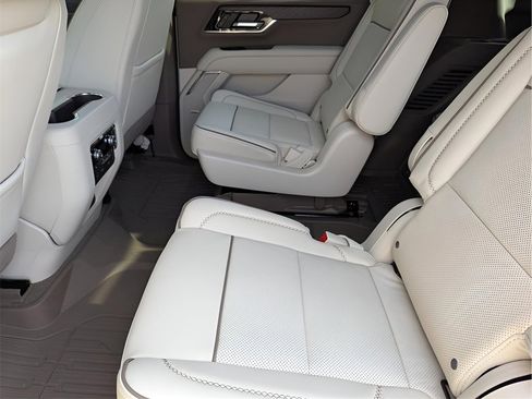 Used 2026 GMC Yukon Denali w/ Denali Reserve Package image 14