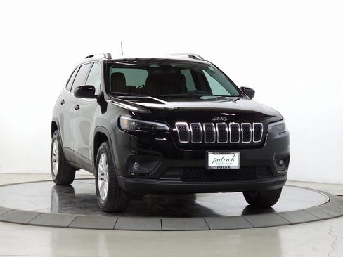 Used 2019 Jeep Cherokee Latitude w/ Popular Appearance Group image 1