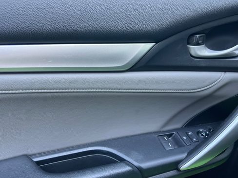 Used 2018 Honda Civic Touring image 11