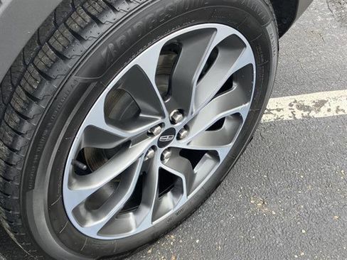 Used 2022 Lincoln Nautilus Reserve w/ Equipment Group 201A image 9