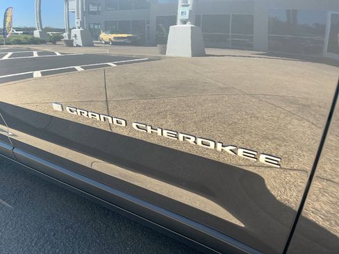 New 2025 Jeep Grand Cherokee L Laredo image 10