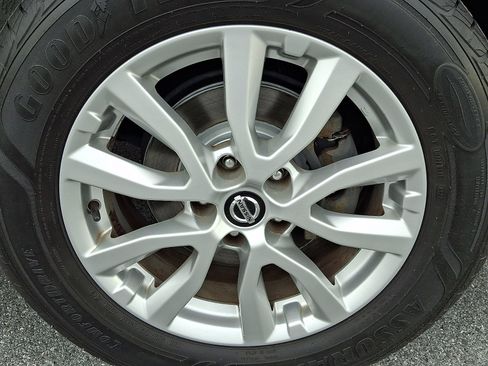 Used 2018 Nissan Rogue SV w/ Premium Package AWD/4WD image 8