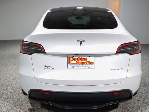 Used 2024 Tesla Model Y Long Range image 8