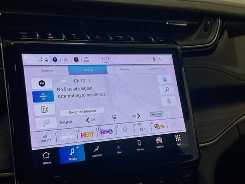 Used 2023 Jeep Grand Cherokee 4WD 4xe w/ Luxury Tech Group II image 21