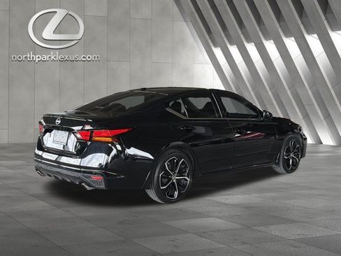 Used 2024 Nissan Altima 2.5 SR w/ SR Premium Package FWD image 7