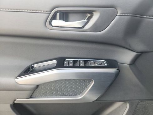 Used 2026 Nissan Pathfinder SL w/ SL Premium Package FWD image 17