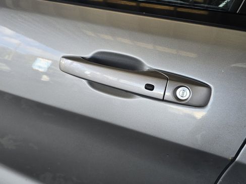 Used 2019 Jeep Grand Cherokee Altitude image 15