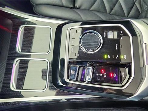 Used 2024 BMW 740i w/ Premium Package image 55