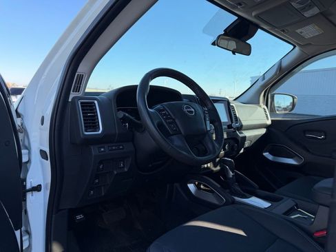 Used 2022 Nissan Frontier SV image 11