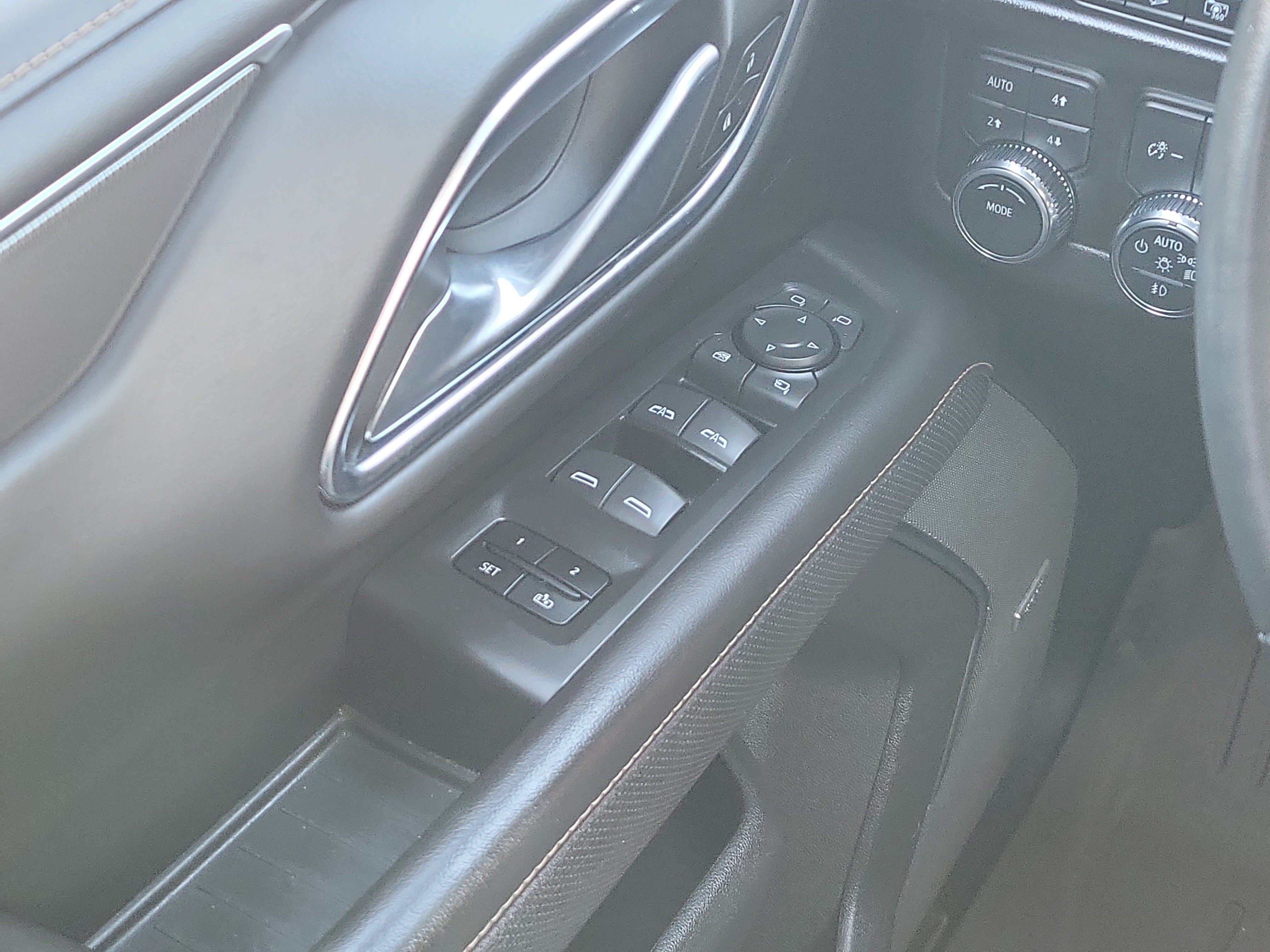 Used 2023 GMC Yukon AT4 w/ AT4 Premium Package AWD/4WD image 21