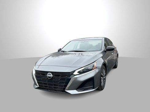 Used 2024 Nissan Altima 2.5 SV image 1