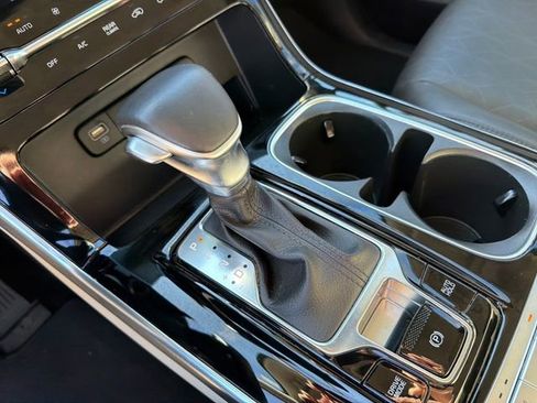 Used 2024 Kia Carnival EX image 34