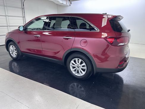 Used 2019 Kia Sorento LX image 9