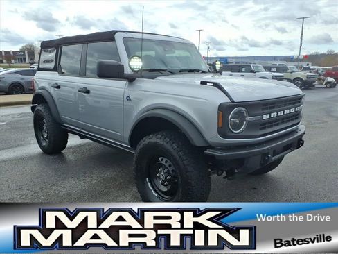 Used 2021 Ford Bronco Black Diamond image 1