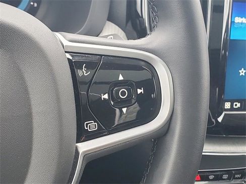 Certified 2025 Volvo XC60 B5 Plus image 20