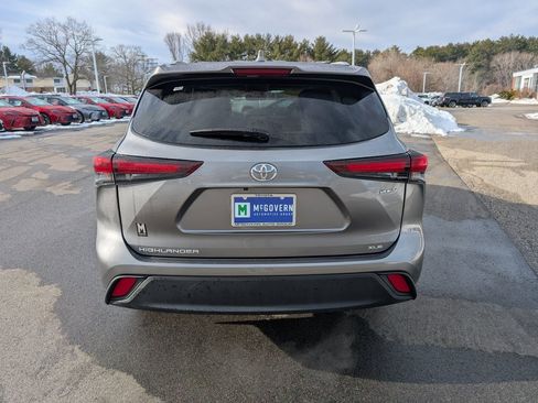 Used 2026 Toyota Highlander XLE image 4
