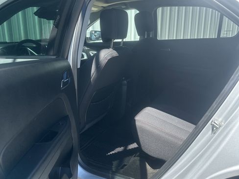 Used 2015 Chevrolet Equinox LT FWD image 12