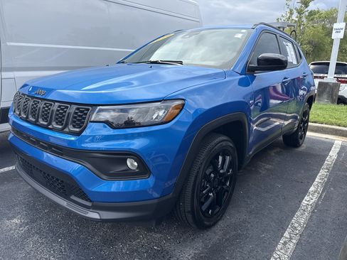 Used 2026 Jeep Compass Latitude AWD/4WD image 4