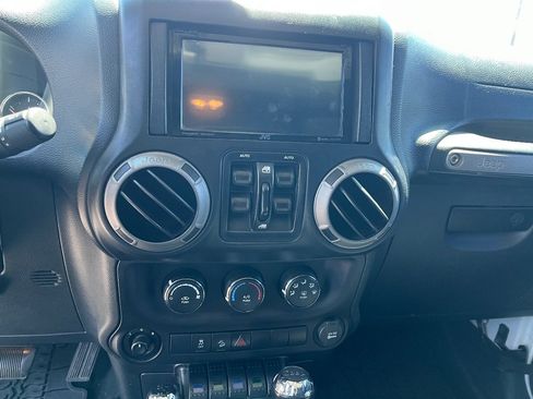 Used 2016 Jeep Wrangler Unlimited Sport w/ Quick Order Package 24S AWD/4WD image 9