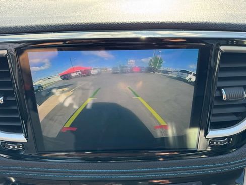 Used 2021 Chrysler Pacifica Touring-L FWD image 19