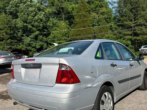 Used 2005 Ford Focus SE FWD image 4
