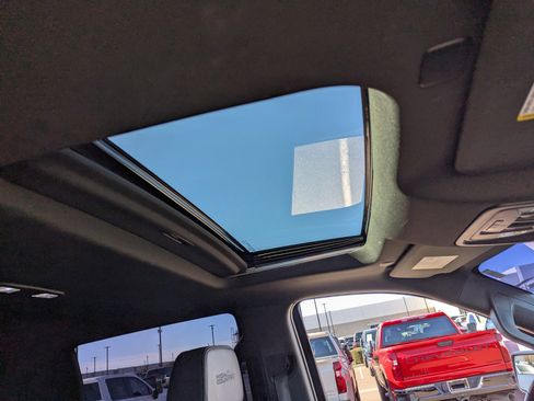 Used 2021 Chevrolet Silverado 1500 High Country image 11