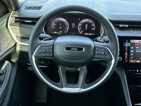 New 2026 Jeep Grand Cherokee L 2WD image 18