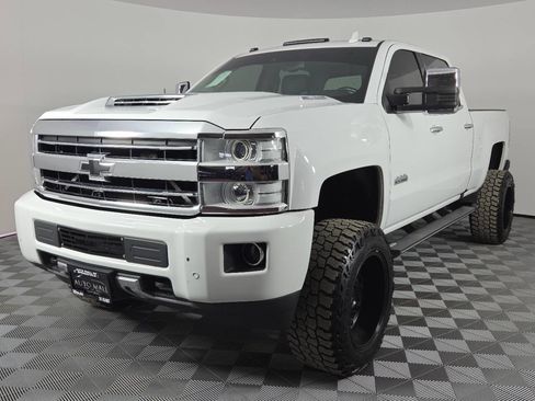 Used 2018 Chevrolet Silverado 2500 High Country AWD/4WD image 4