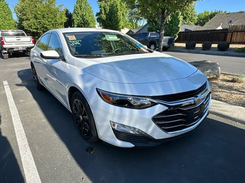Used 2024 Chevrolet Malibu LT FWD image 2