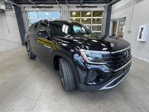 Used 2024 Volkswagen Atlas Cross Sport SE AWD/4WD image 7