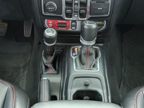 Used 2020 Jeep Gladiator Rubicon AWD/4WD image 19