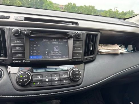 Used 2018 Toyota RAV4 XLE AWD/4WD image 9