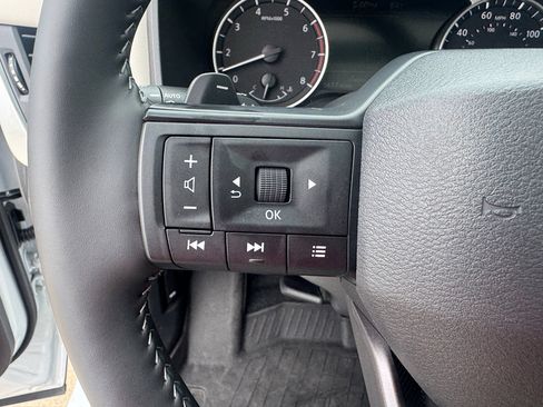 Used 2025 Nissan Rogue SV w/ SV Premium Package FWD image 13