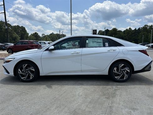 Used 2024 Hyundai Elantra SEL w/ Convenience Package image 13