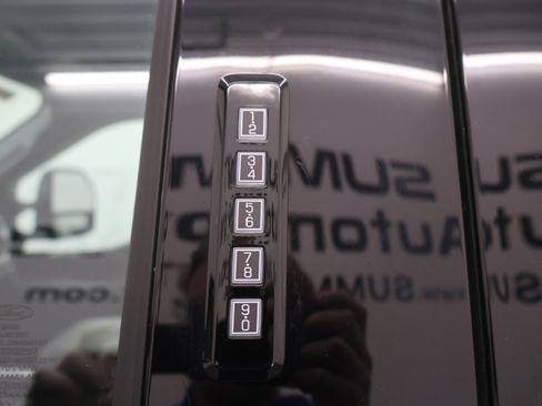 Used 2023 Ford F350 Lariat image 41