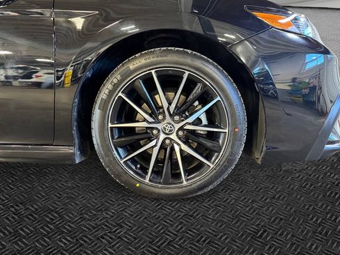 Used 2022 Toyota Camry SE w/ Cold Weather Package FWD image 11