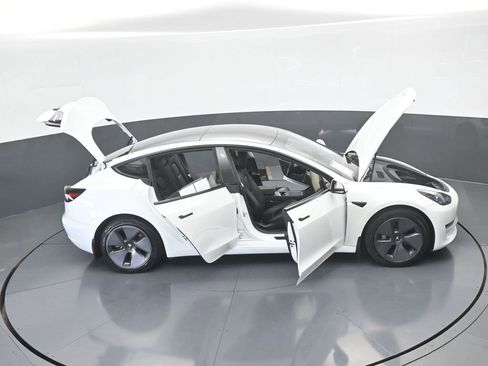 Used 2023 Tesla Model 3 Standard Range image 69