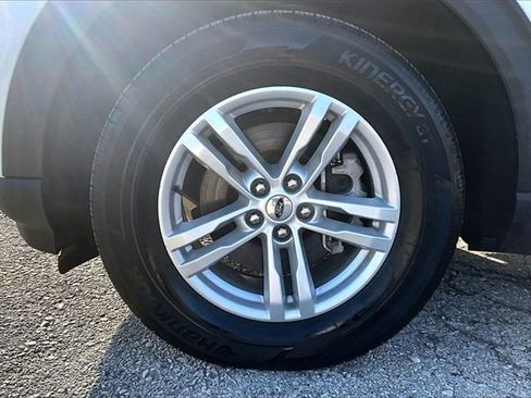 Used 2024 Ford Explorer XLT w/ Equipment Group 202A image 8