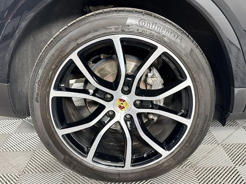 Used 2023 Porsche Cayenne AWD/4WD image 30