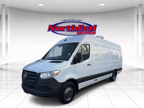 Used 2022 Mercedes-Benz Sprinter 4500 image 3