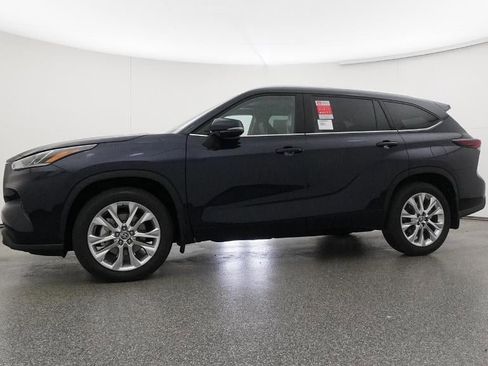 New 2026 Toyota Highlander Limited image 18