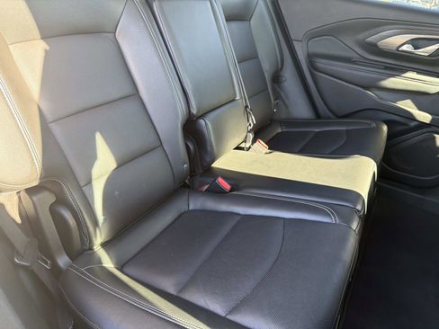 Used 2024 GMC Terrain SLT image 25