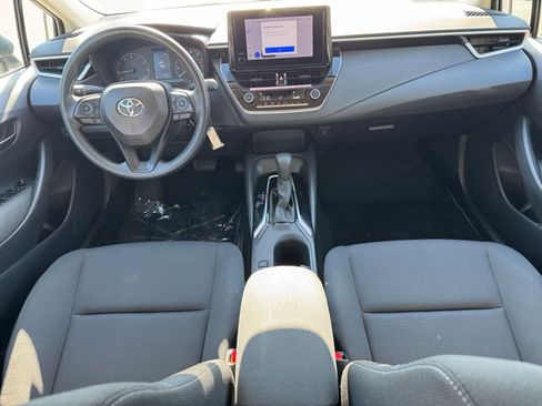 Used 2025 Toyota Corolla LE image 39