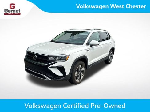 Used 2024 Volkswagen Taos SE w/ Panoramic Sunroof Package AWD/4WD image 1