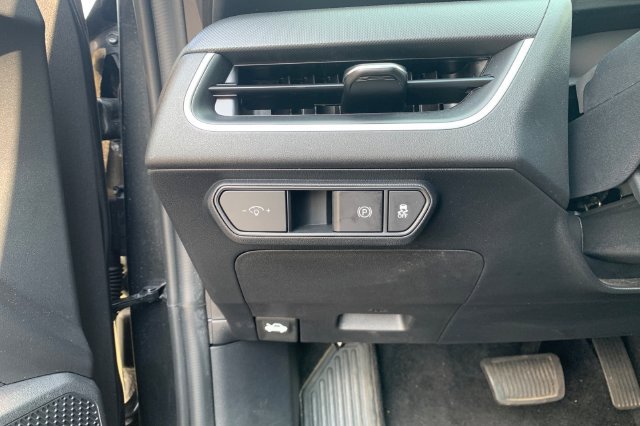 Used 2025 Kia K4 FWD image 29