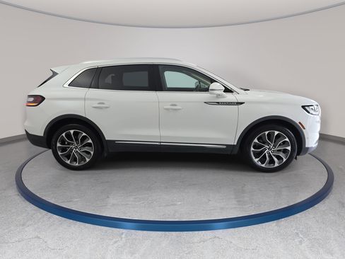 Used 2023 Lincoln Nautilus Reserve FWD image 4