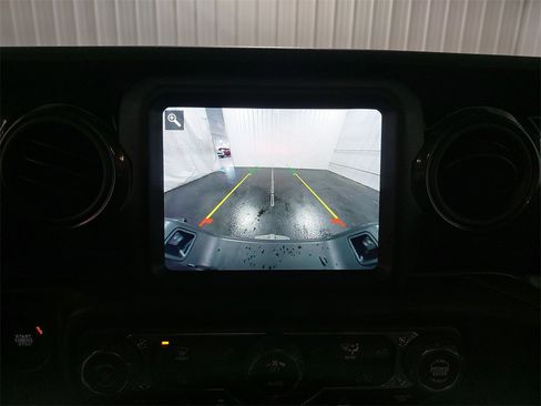 Used 2022 Jeep Gladiator Sport image 23