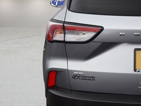 Used 2021 Ford Escape SE image 6