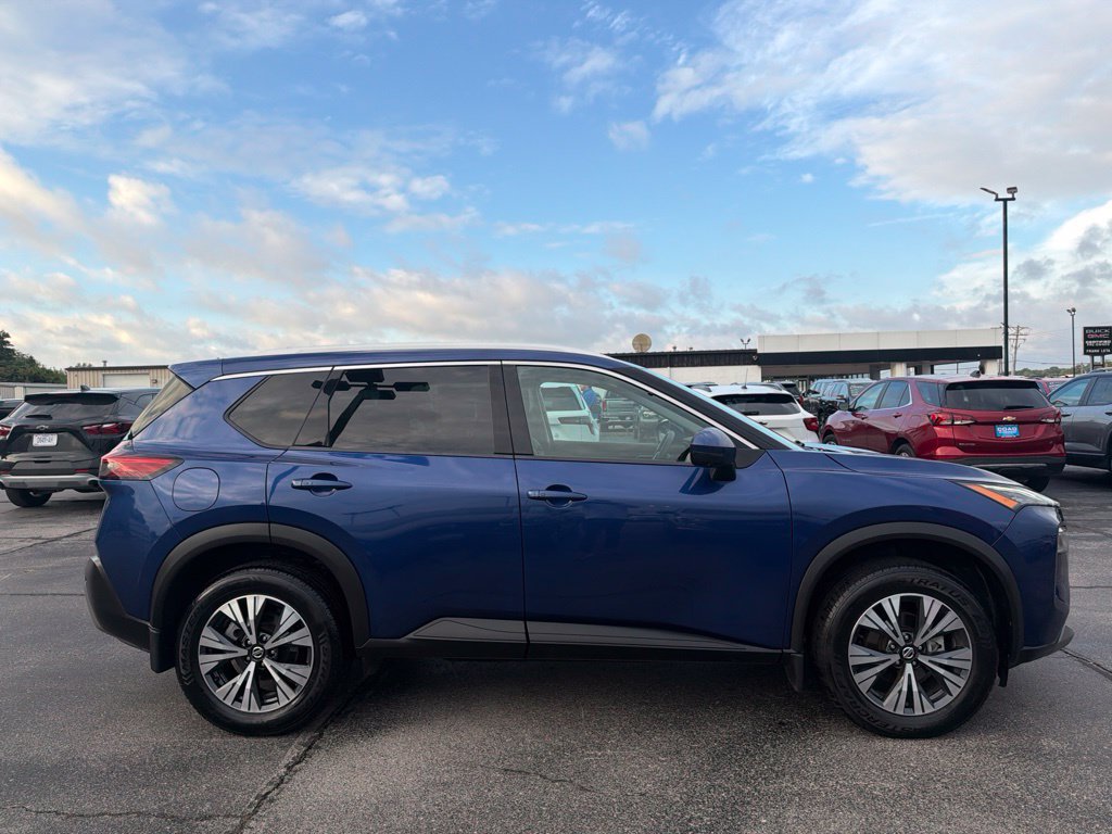 Used 2021 Nissan Rogue SV w/ Premium Package AWD/4WD image 2