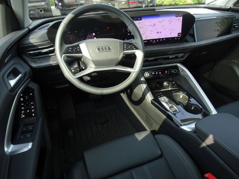 Certified 2025 Audi Q5 Prestige AWD/4WD image 10